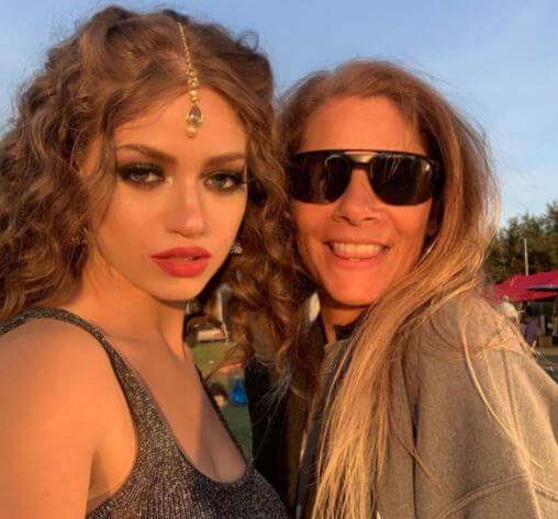 Dytto with her mother.